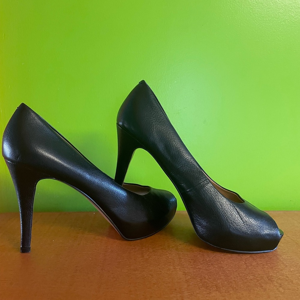 Nine West elegant Peep- toe women high heels shoes.